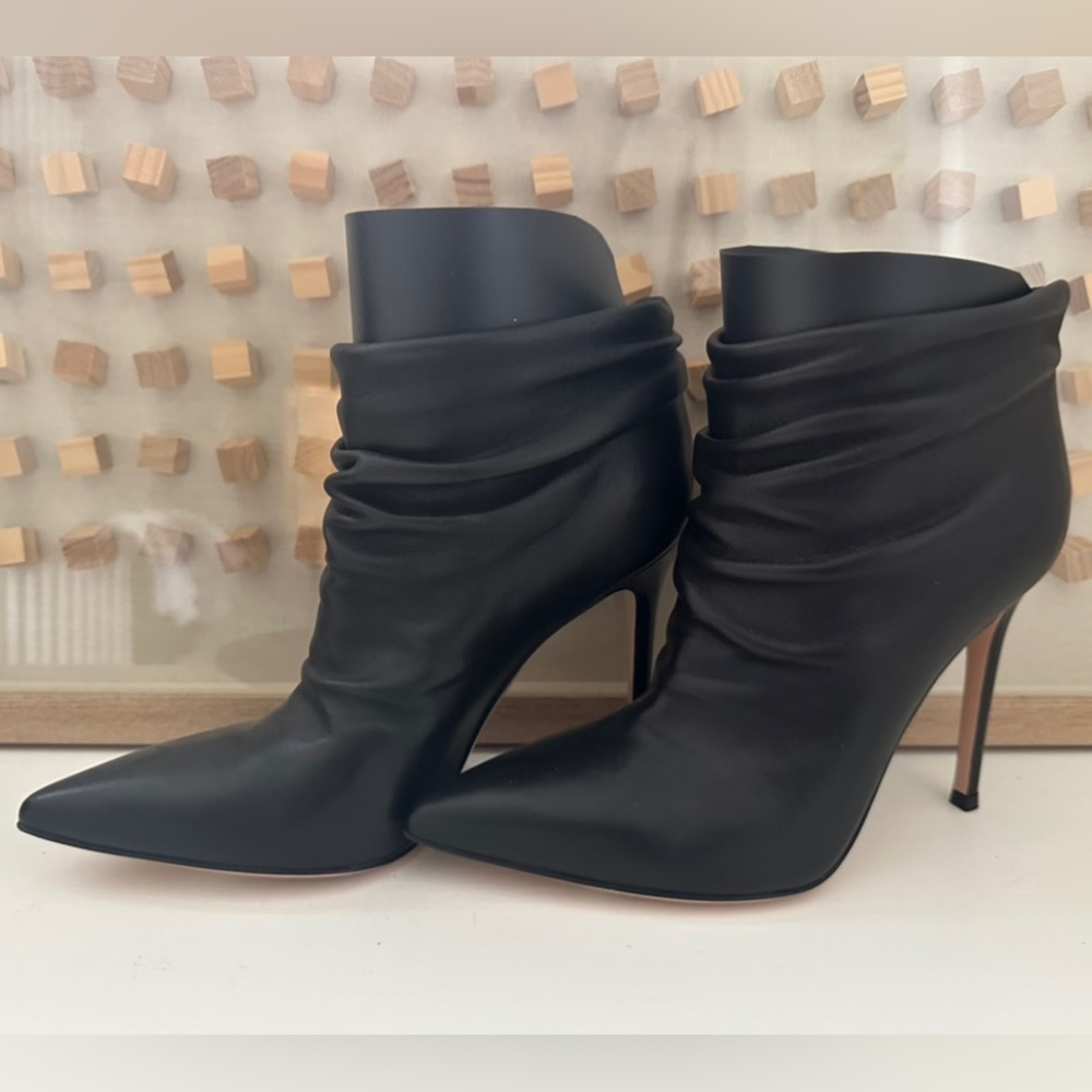 Gianvitto Rossi low booties/heels